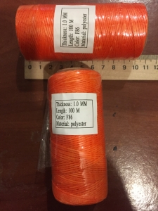 Нитка  мокасин вощенная 100 метров т. 1,0мм оранжевая ( цвет F86 )